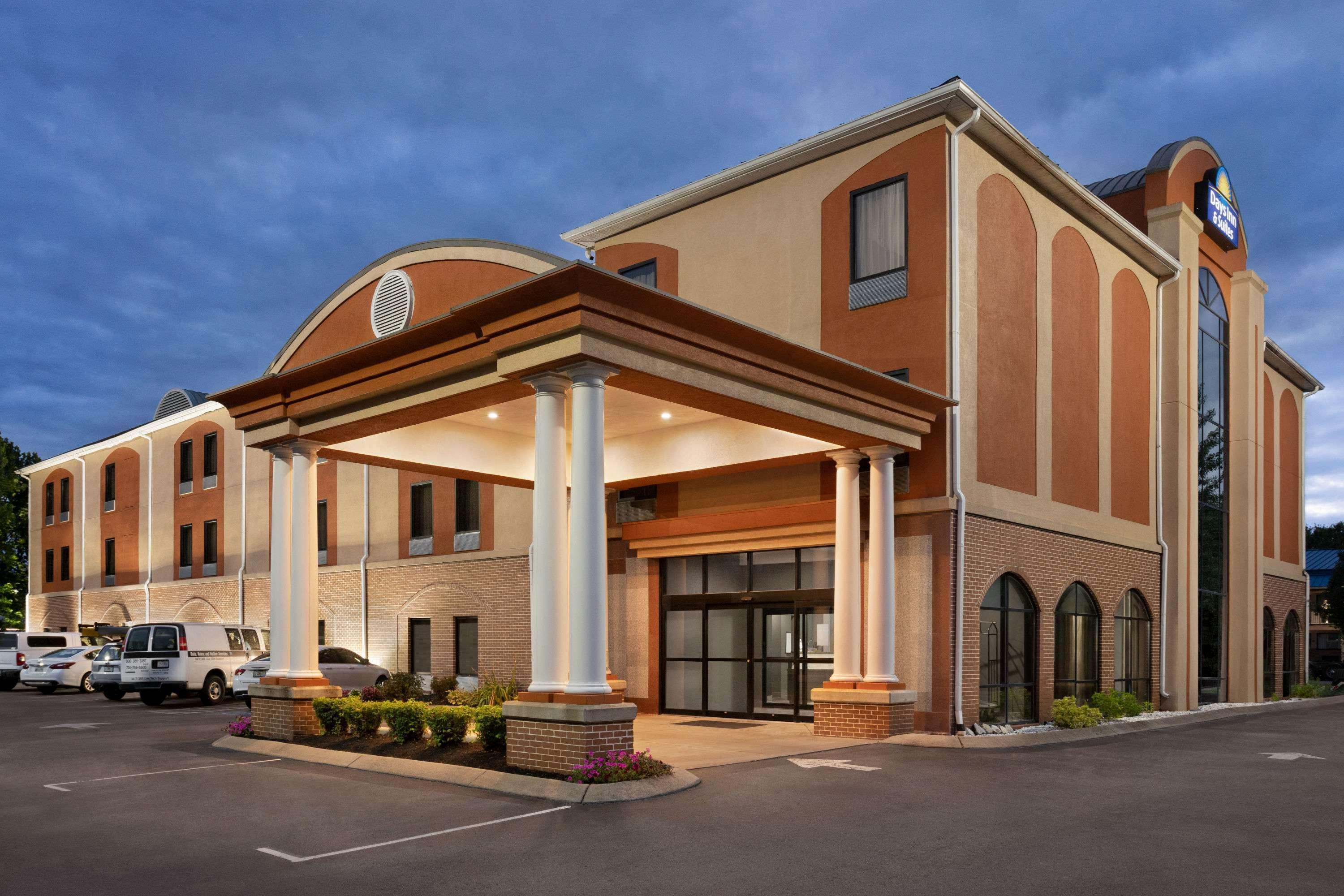 Days Inn & Suites By Wyndham Murfreesboro Exterior foto